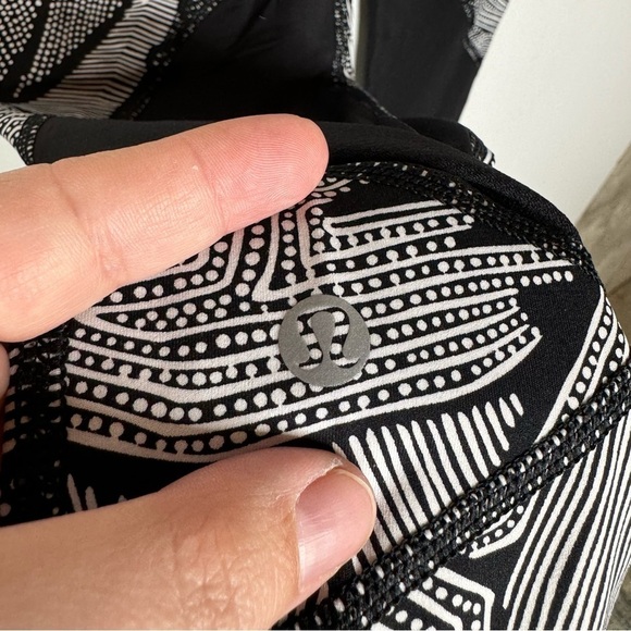 Lululemon Pace Rival Crop (Full-On Luxtreme) Dottie Tribe White Black Size 4 - Picture 5 of 6